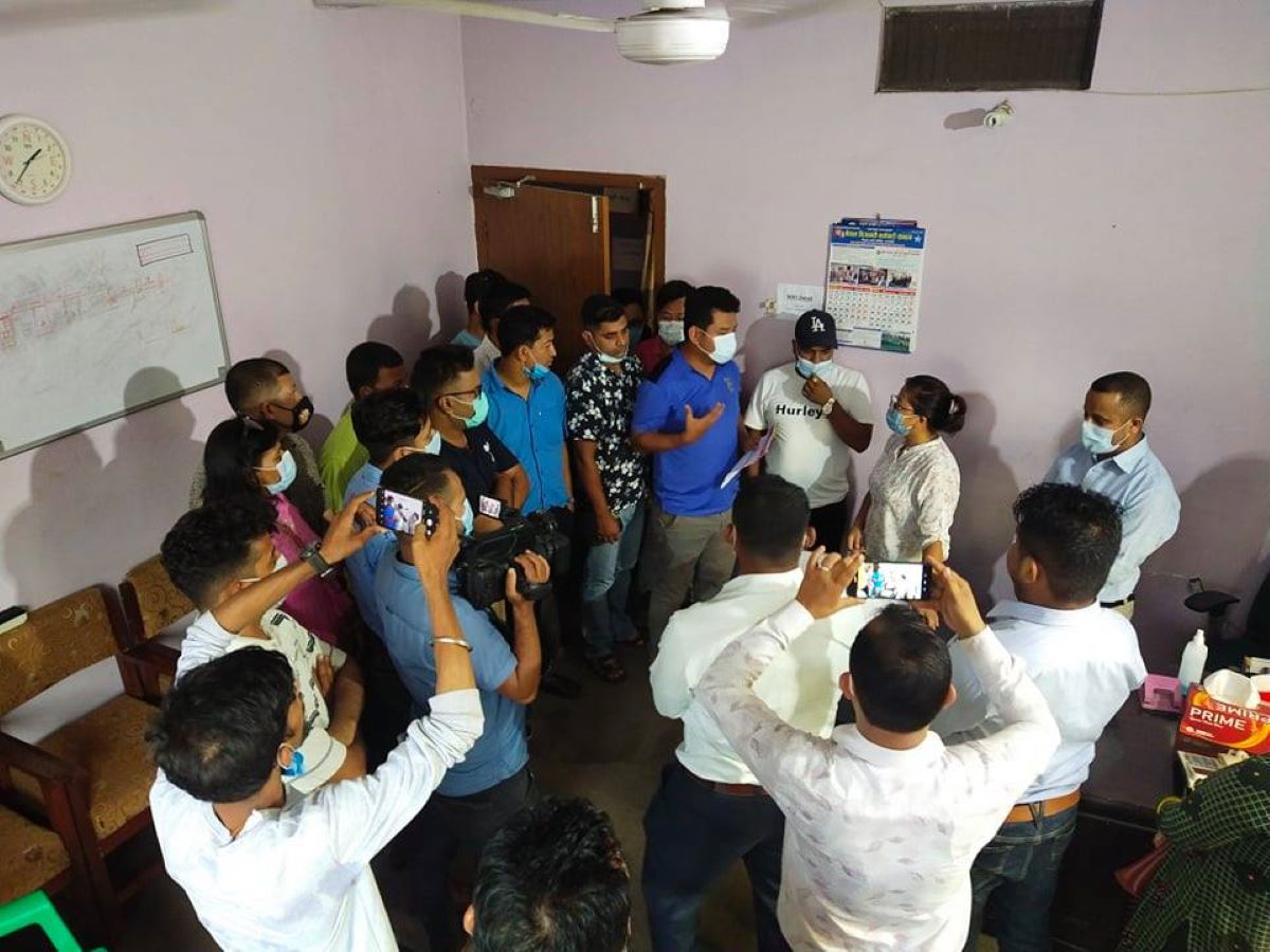 राजमार्ग चौराहा–गोलपार्क सडकखण्ड तत्काल बनाउन युवा संघकाे माग